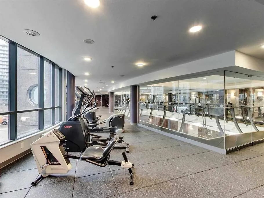 Apartment Spacious 1Br - Downtown - Pool - Gym - Parking Toronto