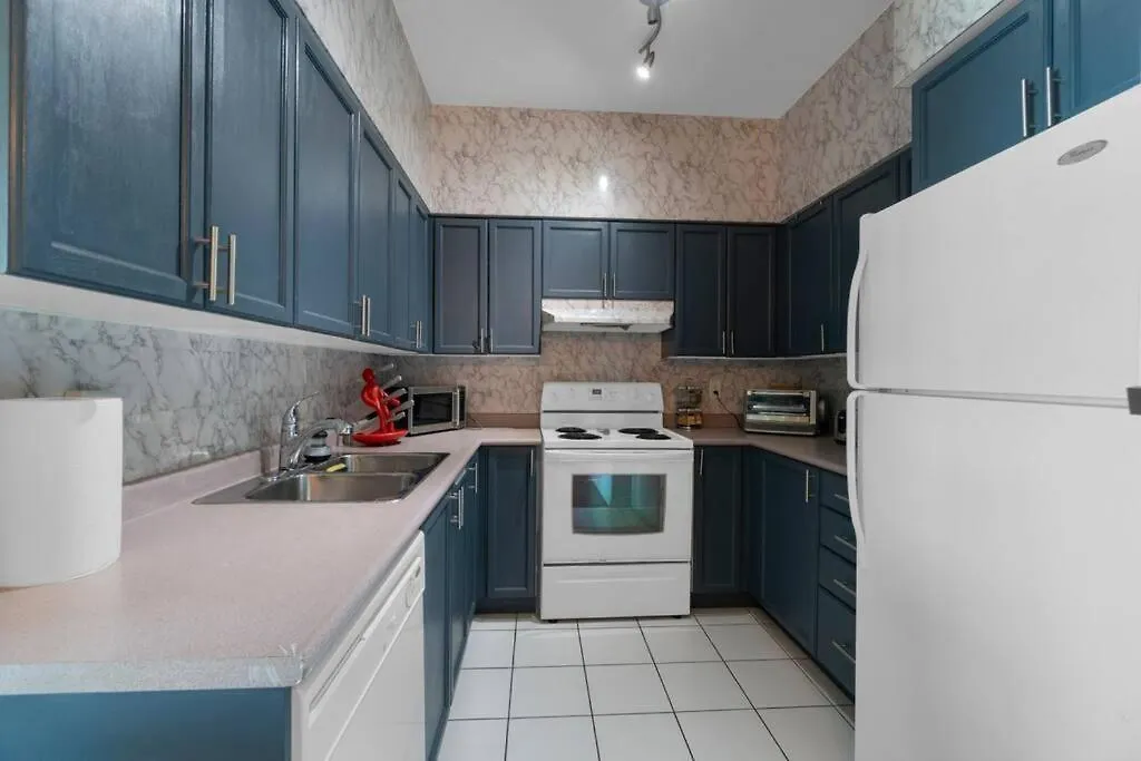 Spacious 1Br - Downtown - Pool - Gym - Parking Toronto Canada